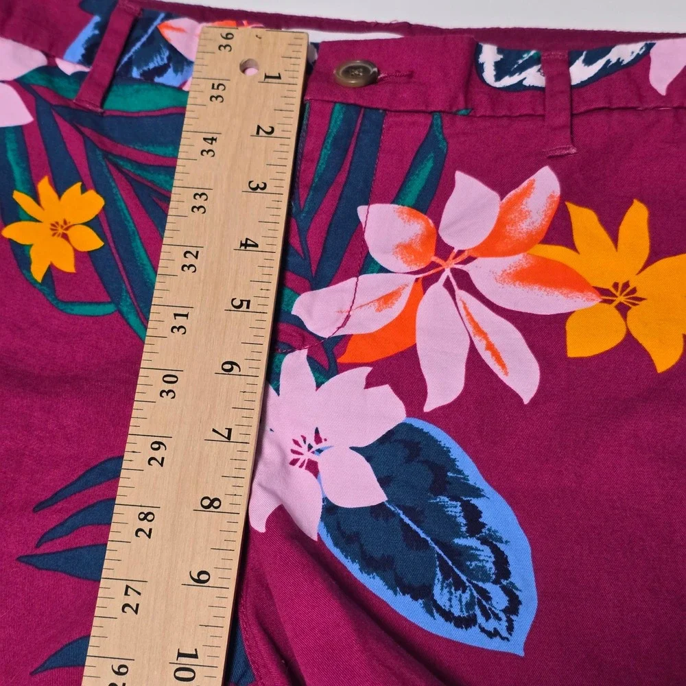 Old Navy Everyday Short Womens 10 Magenta Tropical Floral Cotton Chino‎ Shorts